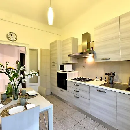Apartment Caseospitali - Angolo Bernini Trilocale Luminoso *