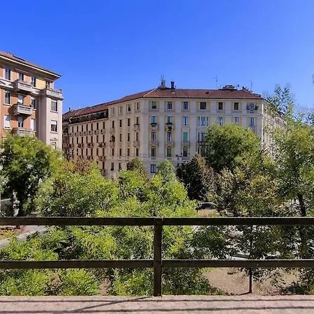 Apartment Caseospitali - Angolo Bernini Trilocale Luminoso