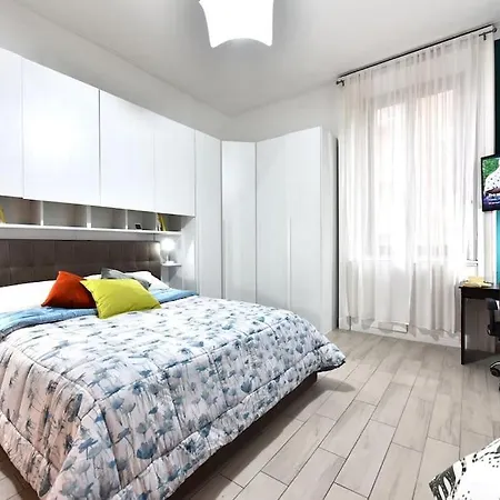 Apartment Caseospitali - Angolo Bernini Trilocale Luminoso *